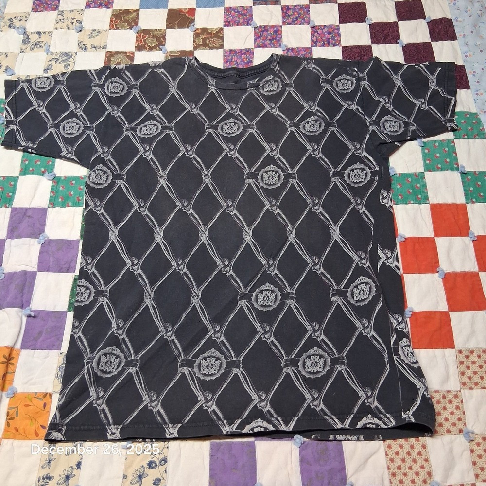 Volcom Featured Artist Holiday 2007 Collection Facets of an Empire Sz Medium AOP
